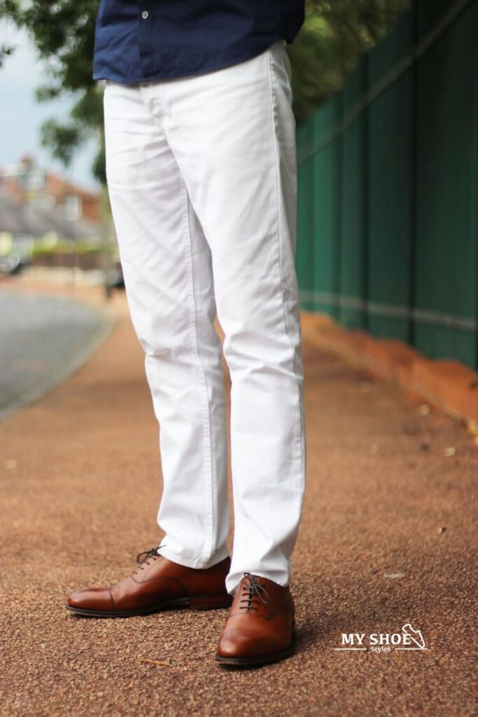 What Shoes to Wear With White Jeans